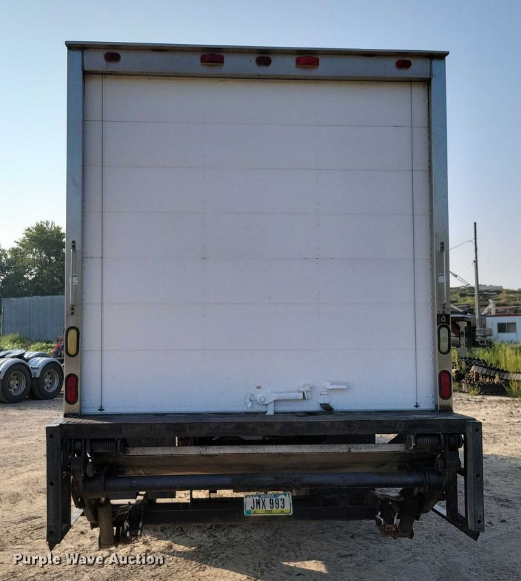 image for item DZ6489 2000 Freightliner  FL70 box truck