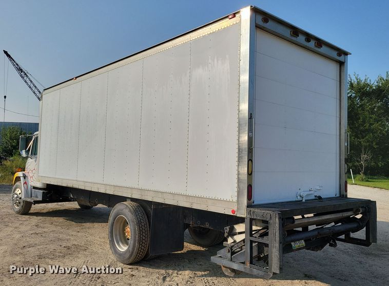 image for item DZ6489 2000 Freightliner  FL70 box truck