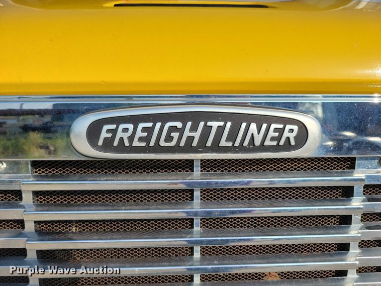 image for item DZ6489 2000 Freightliner  FL70 box truck