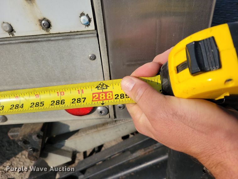 image for item DZ6489 2000 Freightliner  FL70 box truck