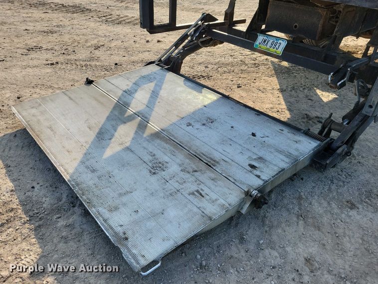 image for item DZ6489 2000 Freightliner  FL70 box truck