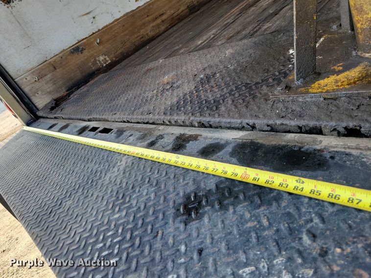 image for item DZ6489 2000 Freightliner  FL70 box truck