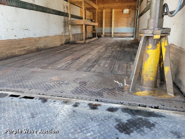 image for item DZ6489 2000 Freightliner  FL70 box truck