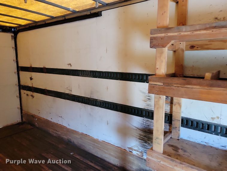 image for item DZ6489 2000 Freightliner  FL70 box truck