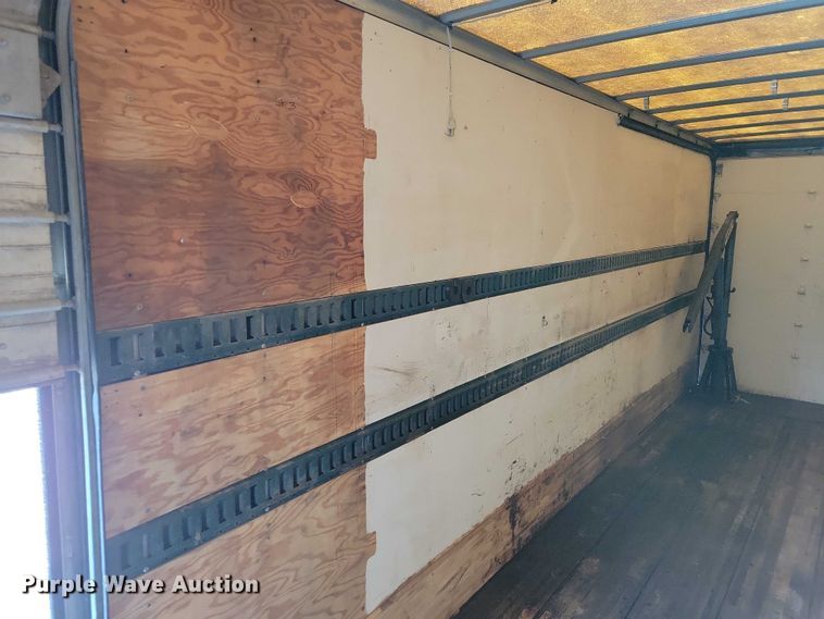 image for item DZ6489 2000 Freightliner  FL70 box truck