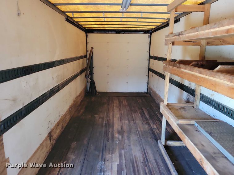 image for item DZ6489 2000 Freightliner  FL70 box truck