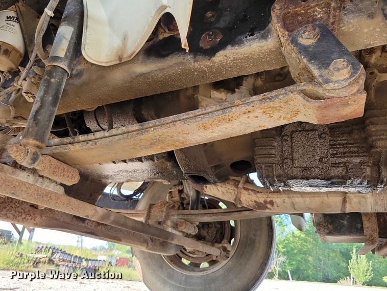 image for item DZ6489 2000 Freightliner  FL70 box truck