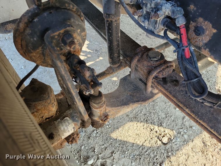 image for item DZ6489 2000 Freightliner  FL70 box truck