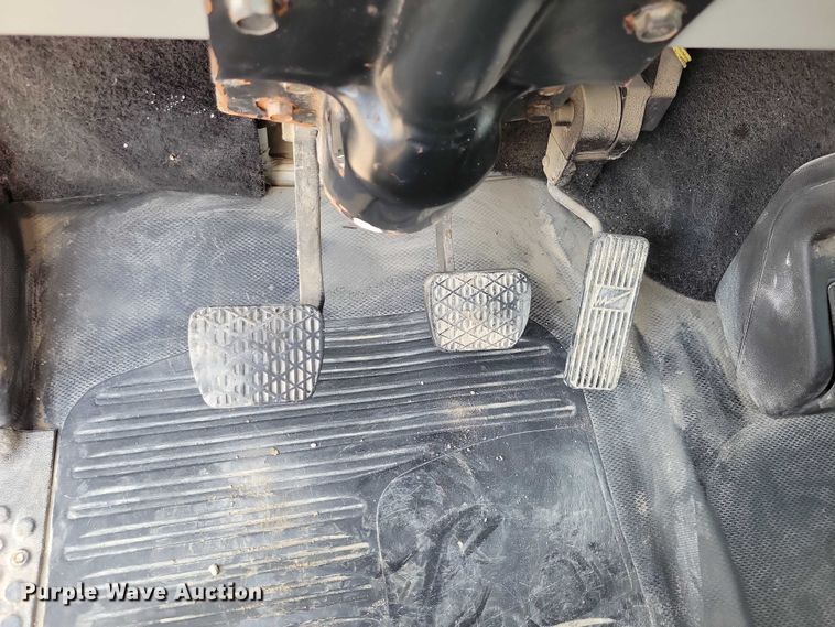 image for item DZ6489 2000 Freightliner  FL70 box truck