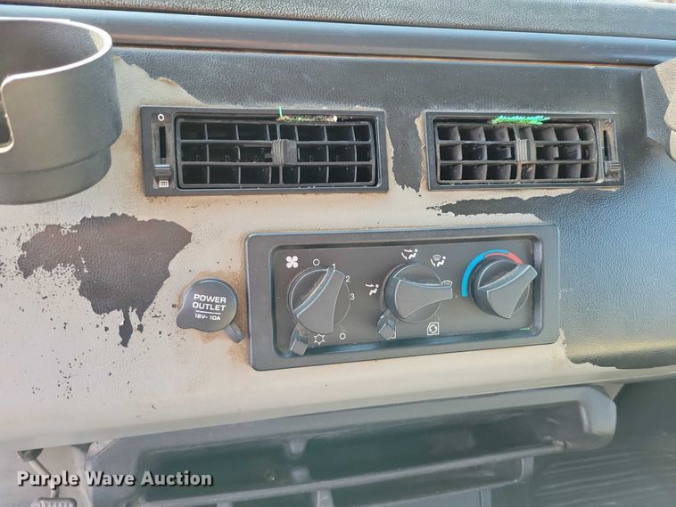 image for item DZ6489 2000 Freightliner  FL70 box truck