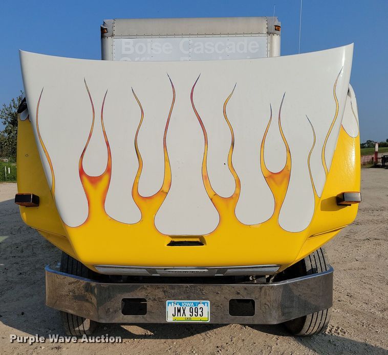 image for item DZ6489 2000 Freightliner  FL70 box truck