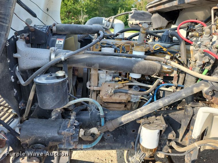 image for item DZ6489 2000 Freightliner  FL70 box truck