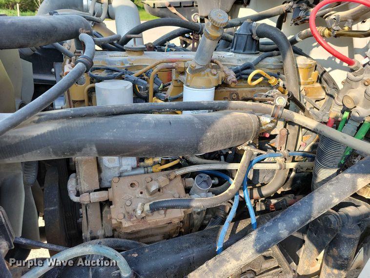 image for item DZ6489 2000 Freightliner  FL70 box truck