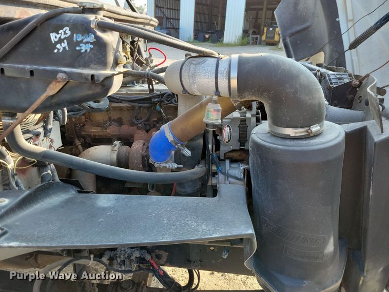 image for item DZ6489 2000 Freightliner  FL70 box truck