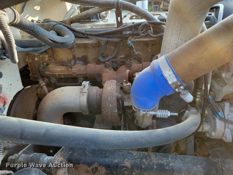 image for item DZ6489 2000 Freightliner  FL70 box truck