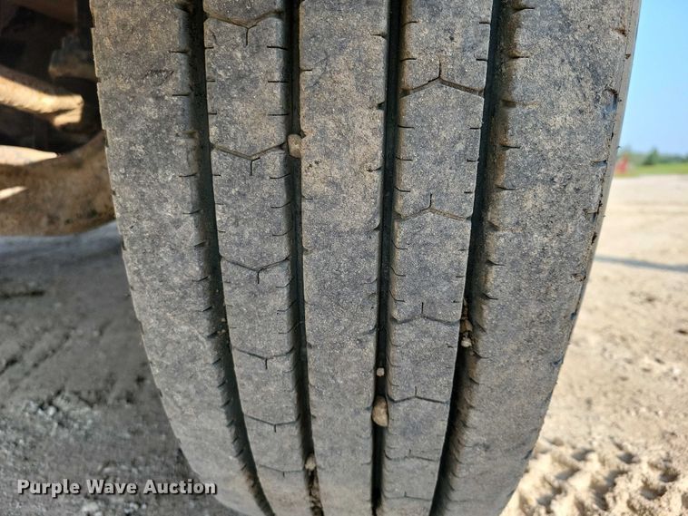 image for item DZ6489 2000 Freightliner  FL70 box truck