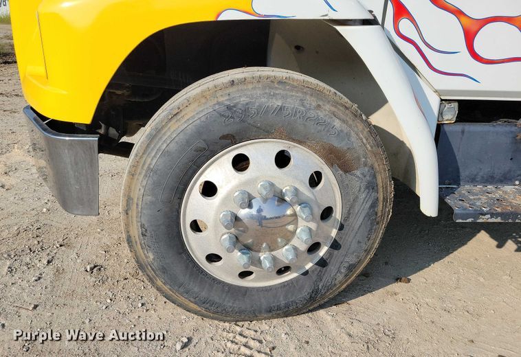 image for item DZ6489 2000 Freightliner  FL70 box truck