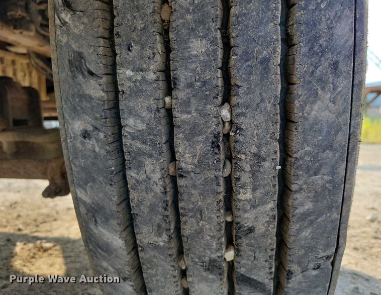 image for item DZ6489 2000 Freightliner  FL70 box truck