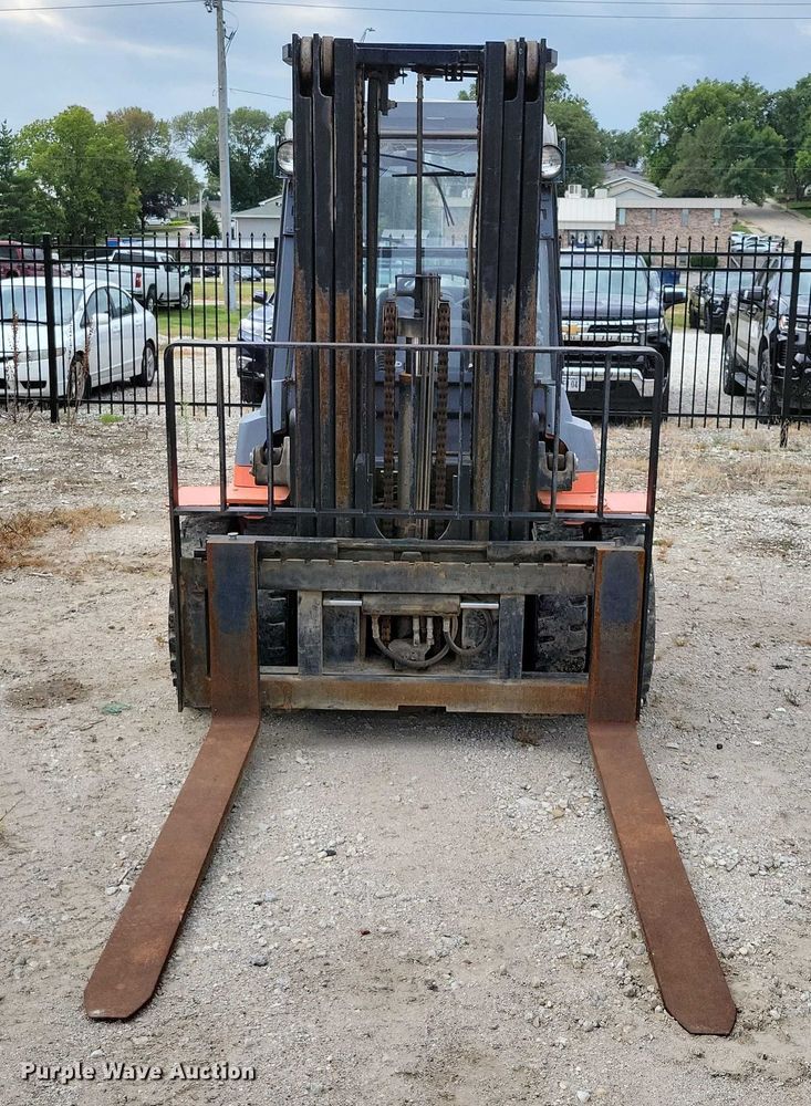 image for item DZ6503 2001 Toyota 7FGU35 forklift