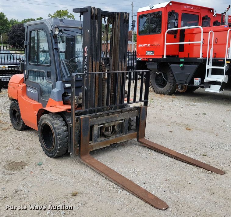 image for item DZ6503 2001 Toyota 7FGU35 forklift