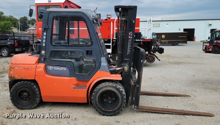 image for item DZ6503 2001 Toyota 7FGU35 forklift