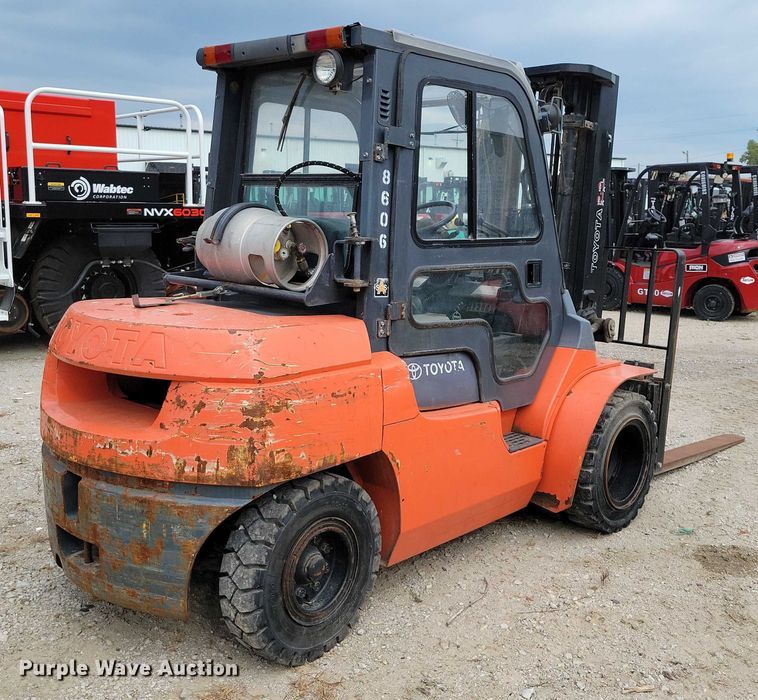 image for item DZ6503 2001 Toyota 7FGU35 forklift