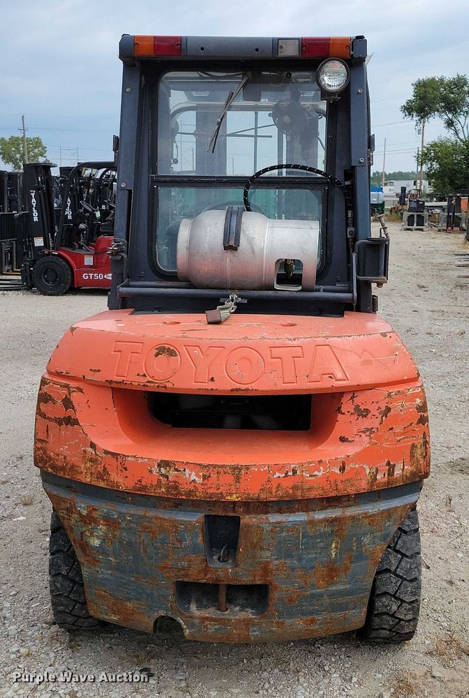 image for item DZ6503 2001 Toyota 7FGU35 forklift