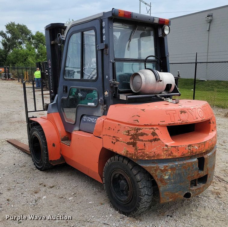 image for item DZ6503 2001 Toyota 7FGU35 forklift