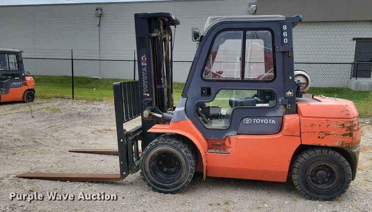 image for item DZ6503 2001 Toyota 7FGU35 forklift