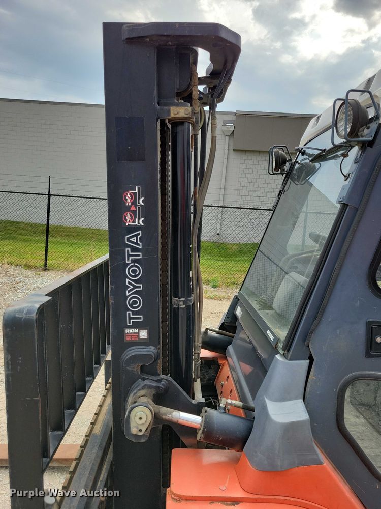 image for item DZ6503 2001 Toyota 7FGU35 forklift