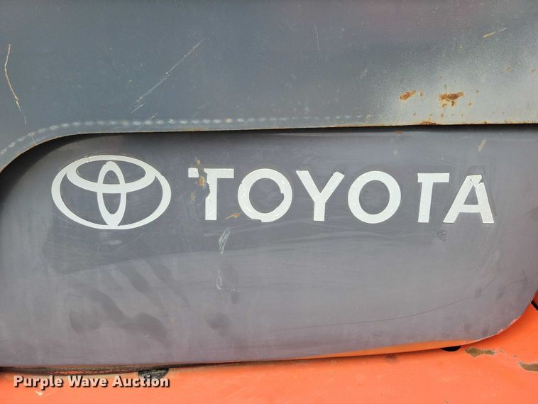 image for item DZ6503 2001 Toyota 7FGU35 forklift