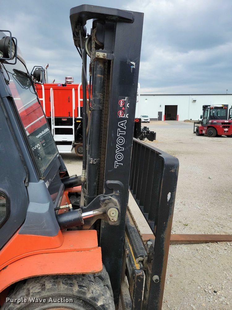 image for item DZ6503 2001 Toyota 7FGU35 forklift