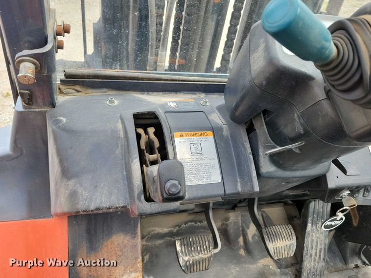 image for item DZ6503 2001 Toyota 7FGU35 forklift