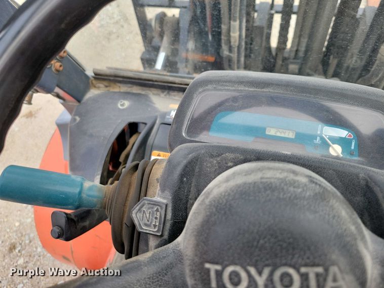 image for item DZ6503 2001 Toyota 7FGU35 forklift