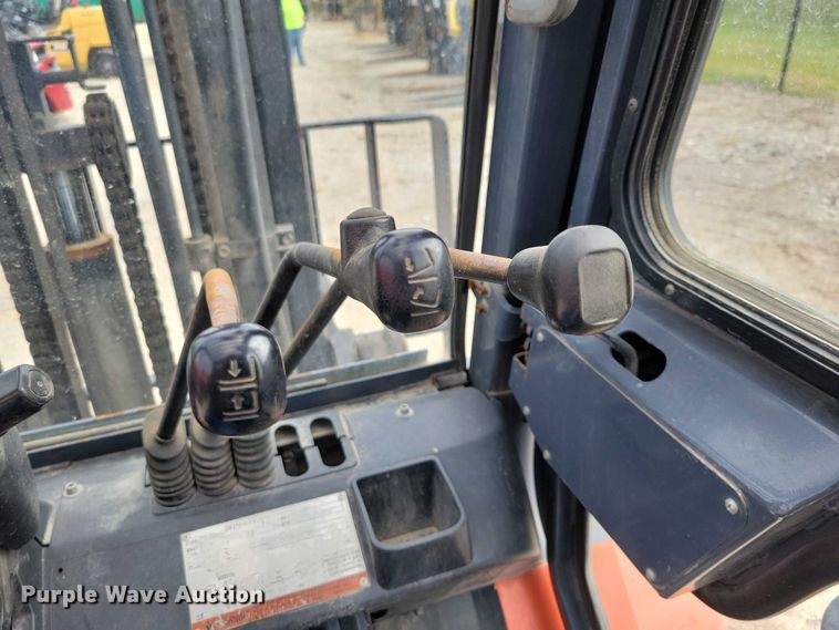 image for item DZ6503 2001 Toyota 7FGU35 forklift