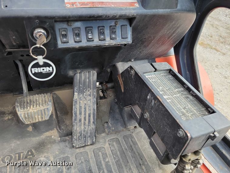 image for item DZ6503 2001 Toyota 7FGU35 forklift