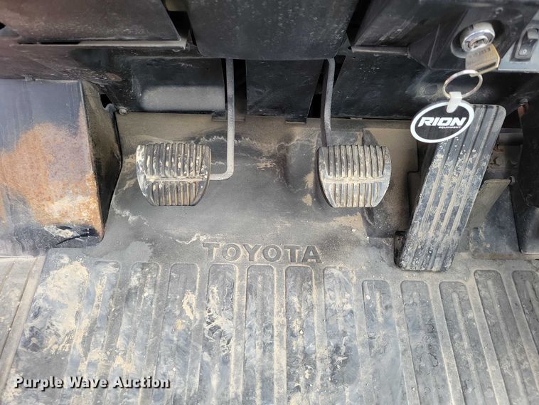 image for item DZ6503 2001 Toyota 7FGU35 forklift