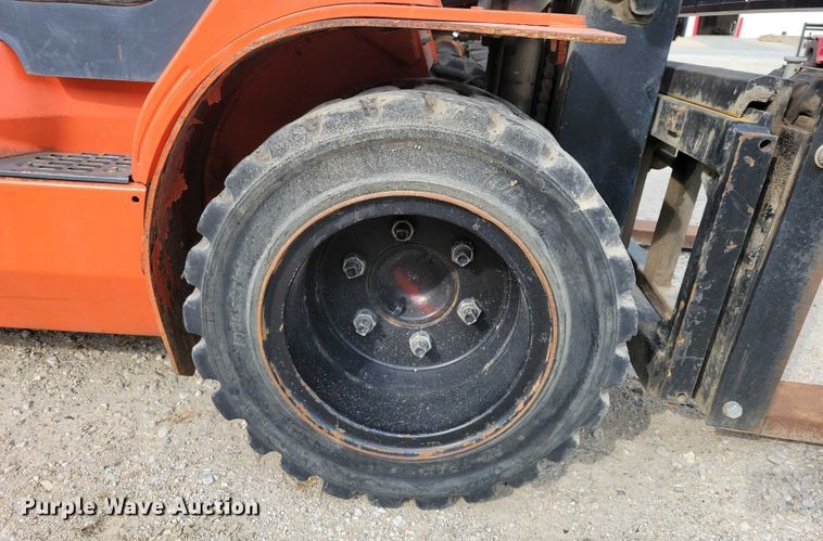 image for item DZ6503 2001 Toyota 7FGU35 forklift