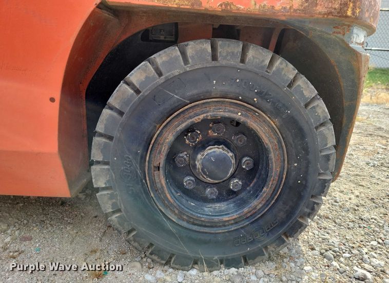 image for item DZ6503 2001 Toyota 7FGU35 forklift