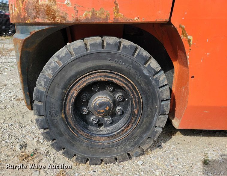 image for item DZ6503 2001 Toyota 7FGU35 forklift