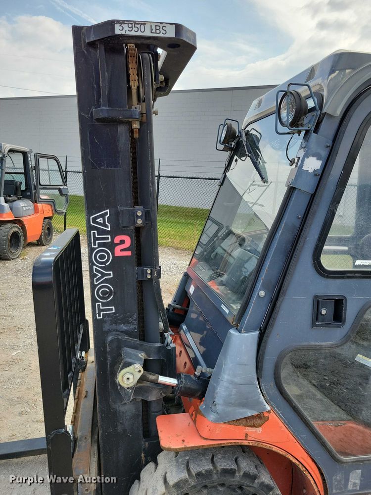 image for item DZ6504 Toyota 7FGU25 forklift