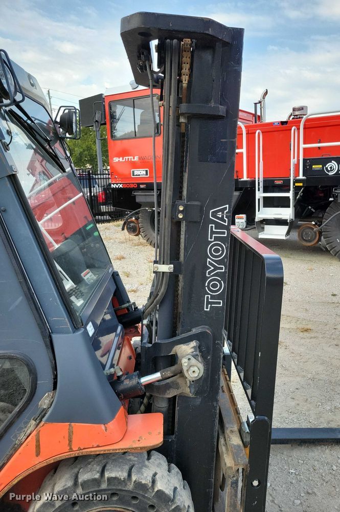 image for item DZ6504 Toyota 7FGU25 forklift