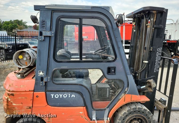 image for item DZ6504 Toyota 7FGU25 forklift