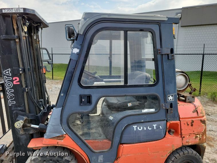 image for item DZ6504 Toyota 7FGU25 forklift