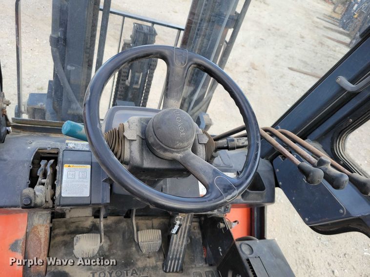 image for item DZ6504 Toyota 7FGU25 forklift