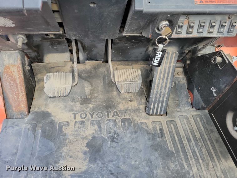 image for item DZ6504 Toyota 7FGU25 forklift