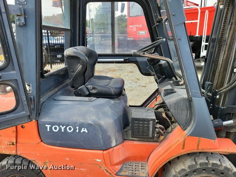 image for item DZ6504 Toyota 7FGU25 forklift