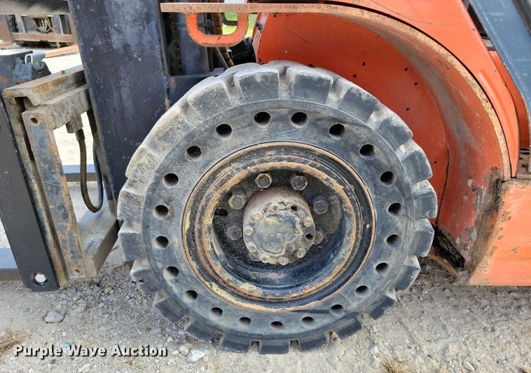 image for item DZ6504 Toyota 7FGU25 forklift