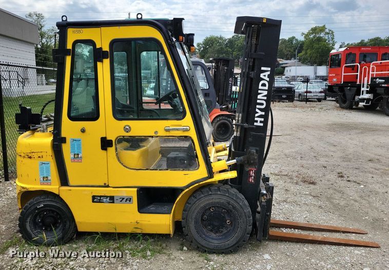 image for item DZ6509 Hyundai 25L-7A forklift