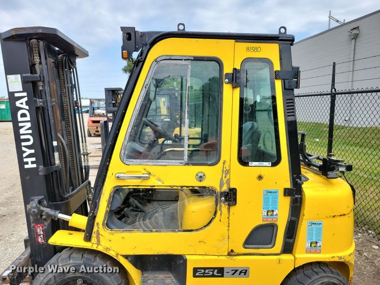 image for item DZ6509 Hyundai 25L-7A forklift
